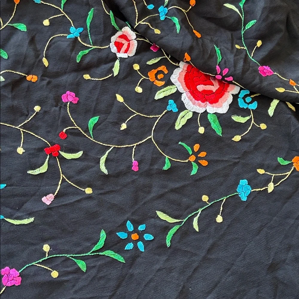 Vintage Artesania Reyes Madrid Black Floral Embroidered Silk Shawl with Fringe - Picture 6 of 8